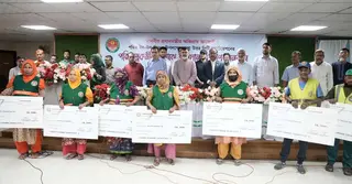 প্রধানমন্ত্রীর ঈদ বোনাস পেলেন ডিএনসিসির ৩ হাজার পরিচ্ছন্নতাকর্মী